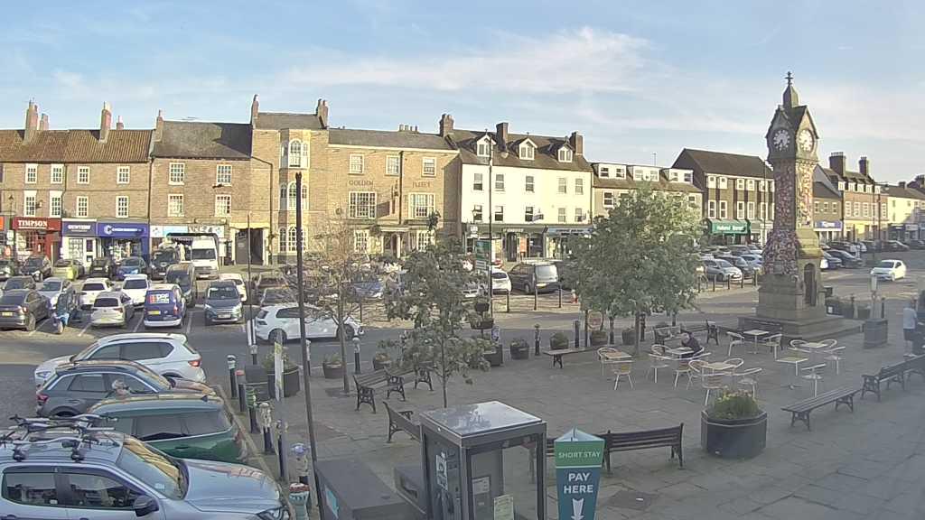 Thirsk webcam overlooking the Market Place