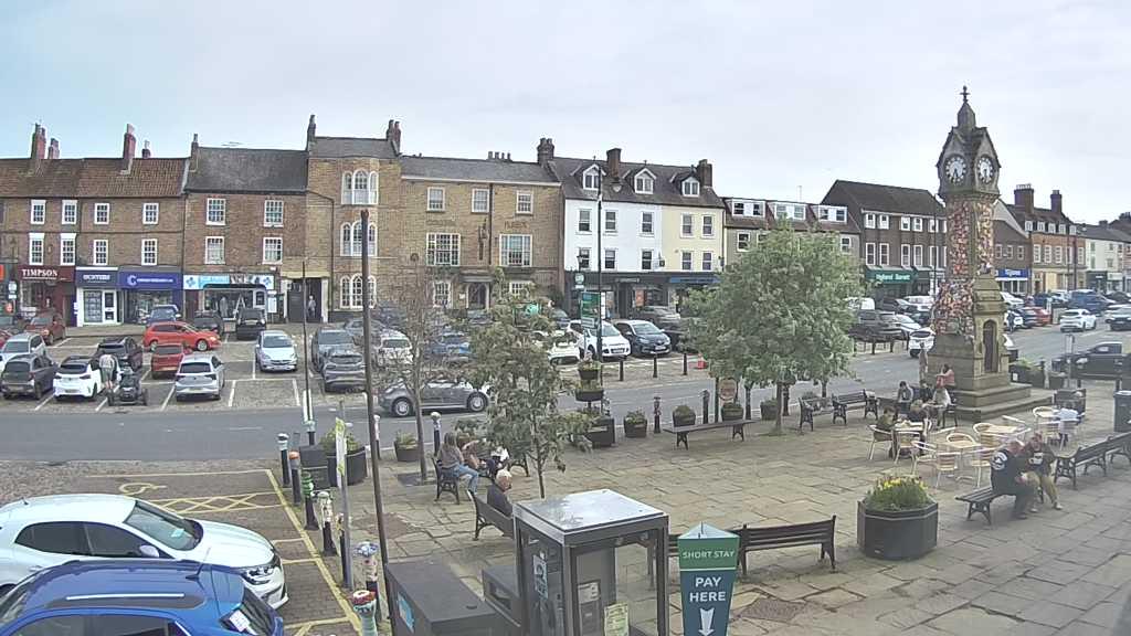Thirsk webcam overlooking the Market Place