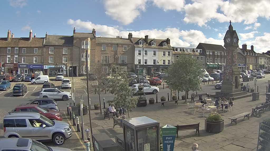 Thirsk webcam overlooking the Market Place