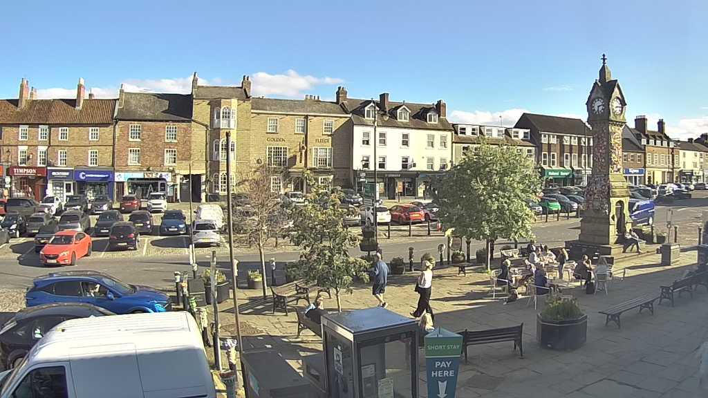 Thirsk webcam overlooking the Market Place