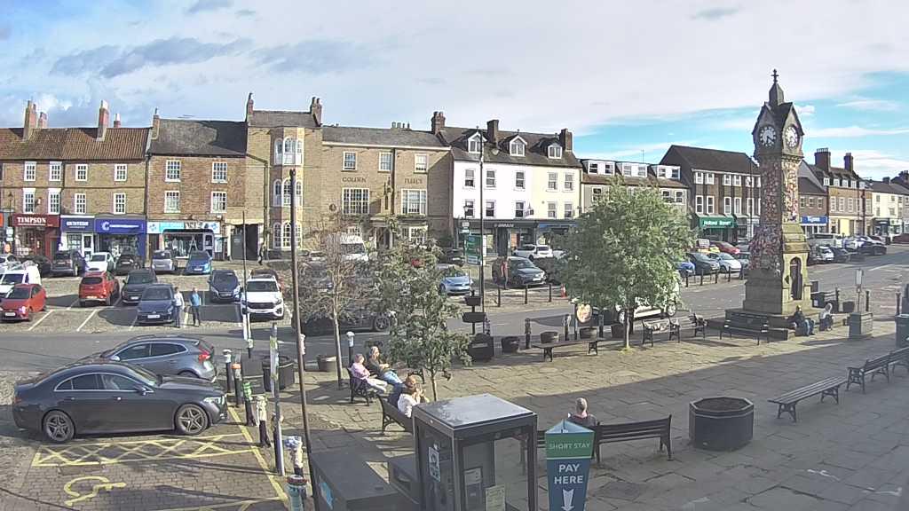 Thirsk webcam overlooking the Market Place