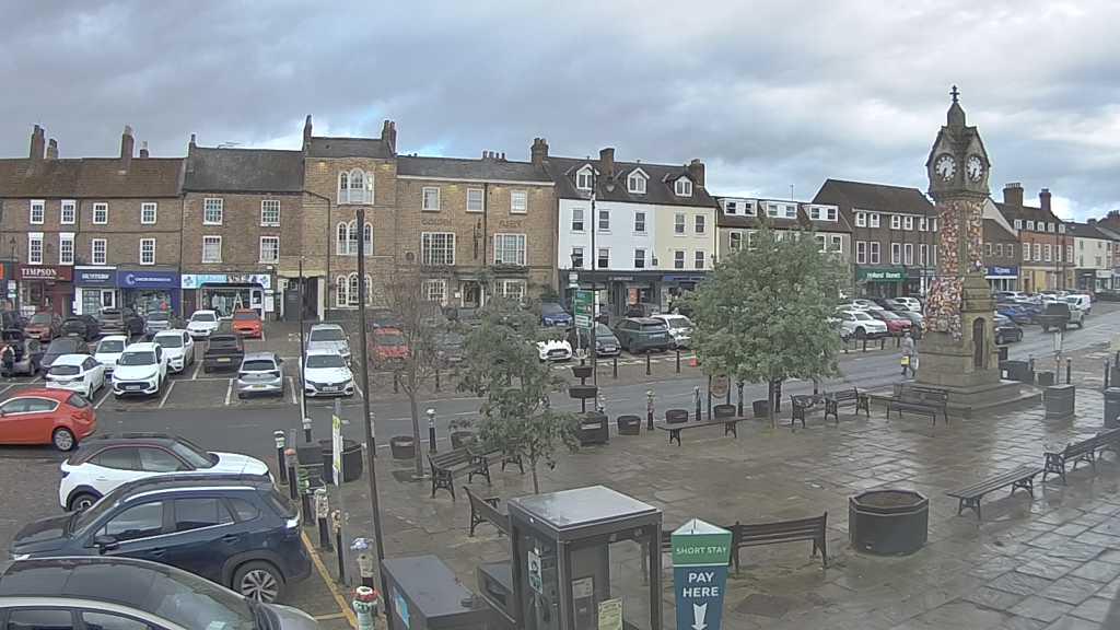 Thirsk webcam overlooking the Market Place
