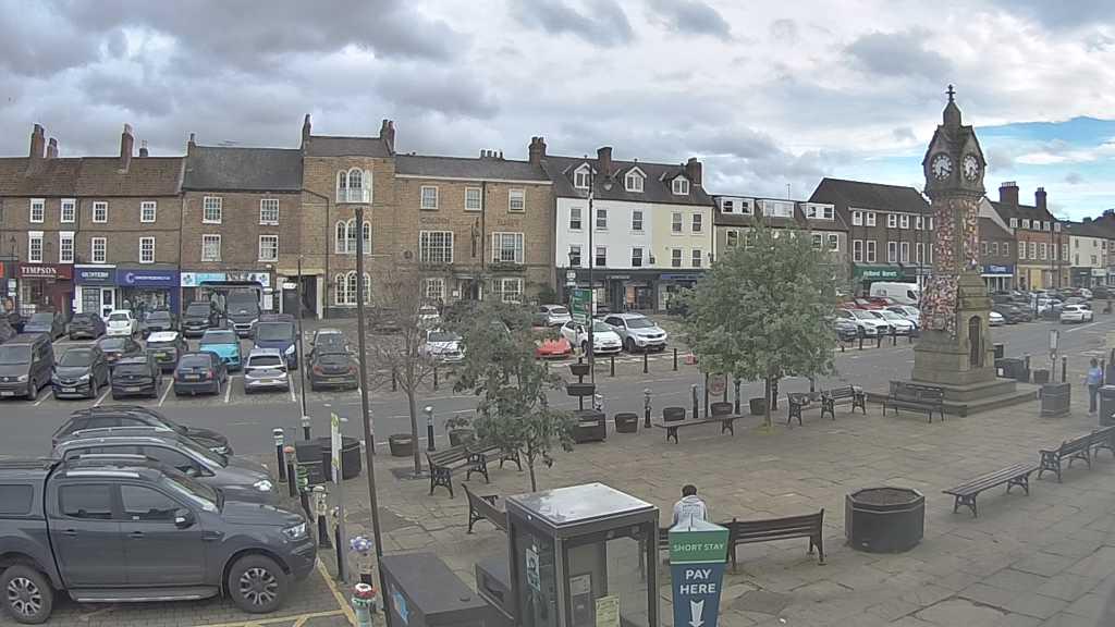 Thirsk webcam overlooking the Market Place
