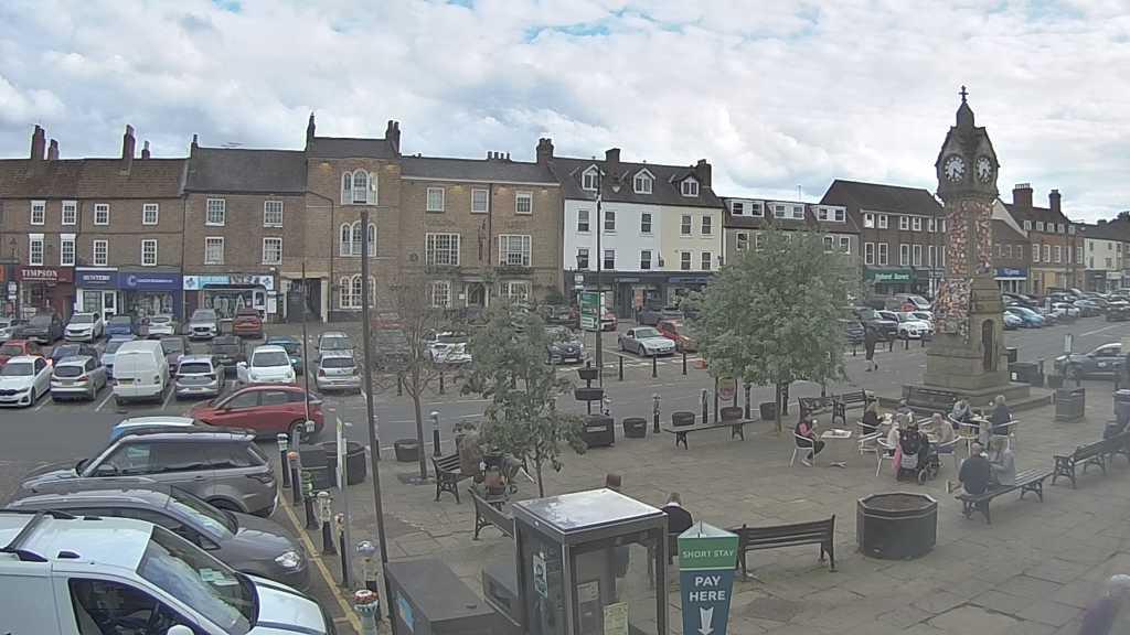 Thirsk webcam overlooking the Market Place