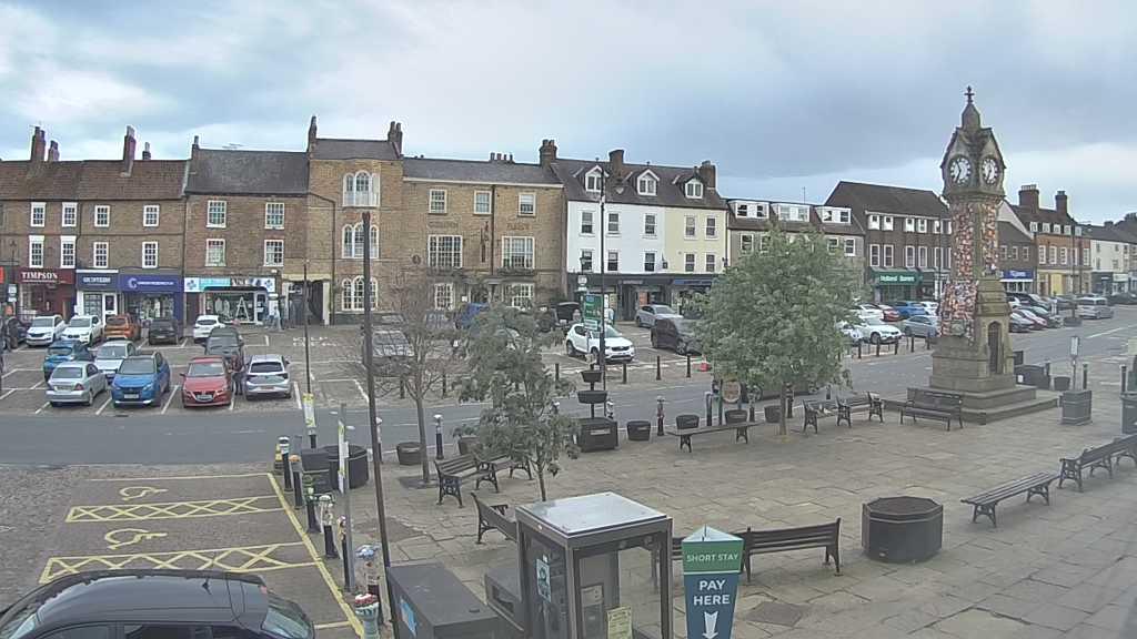 Thirsk webcam overlooking the Market Place