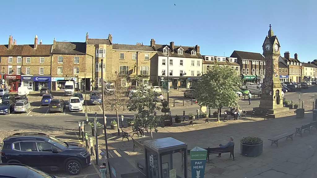 Thirsk webcam overlooking the Market Place