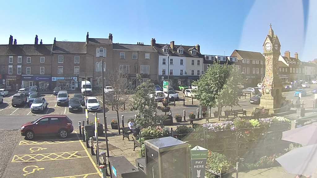 Thirsk webcam overlooking the Market Place