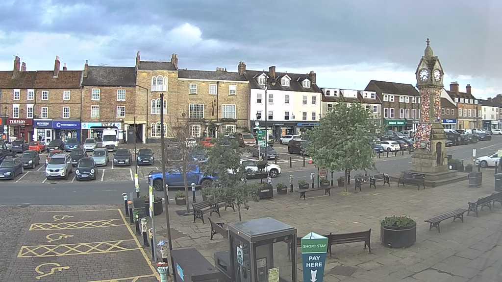 Thirsk webcam overlooking the Market Place