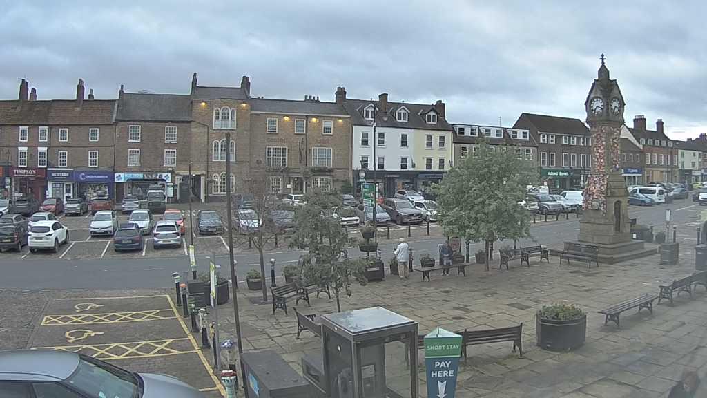 Thirsk webcam overlooking the Market Place