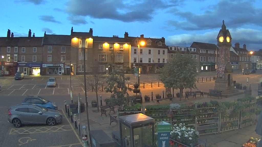 Thirsk webcam overlooking the Market Place