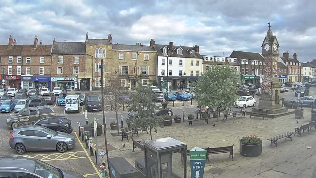 Thirsk webcam overlooking the Market Place