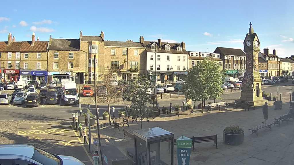 Thirsk webcam overlooking the Market Place