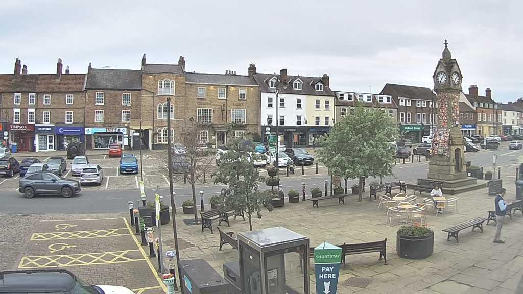 Thirsk webcam overlooking the Market Place