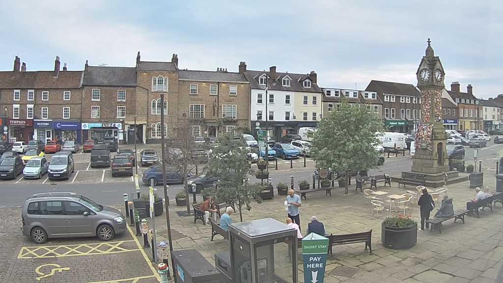 Thirsk webcam overlooking the Market Place