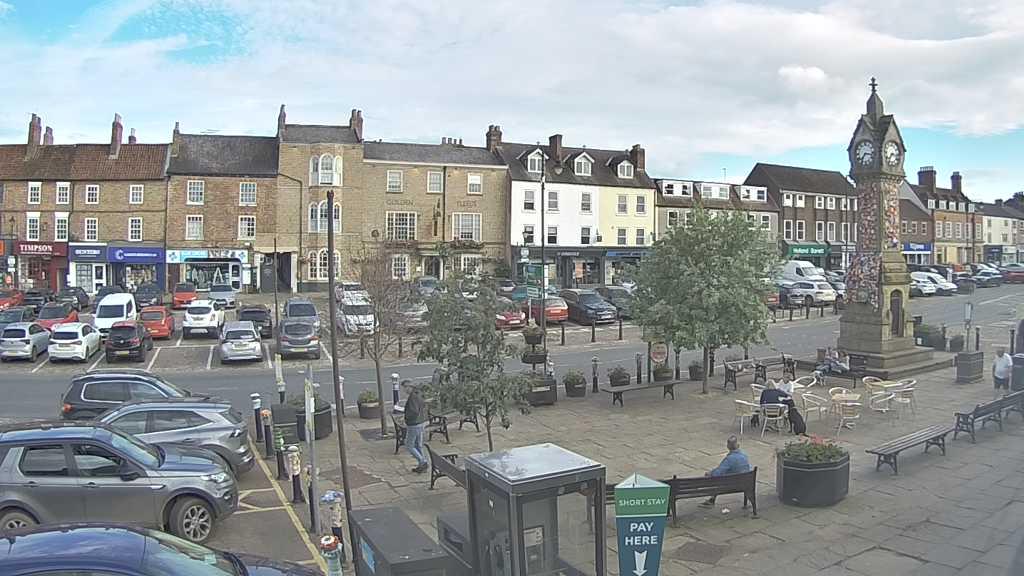 Thirsk webcam overlooking the Market Place