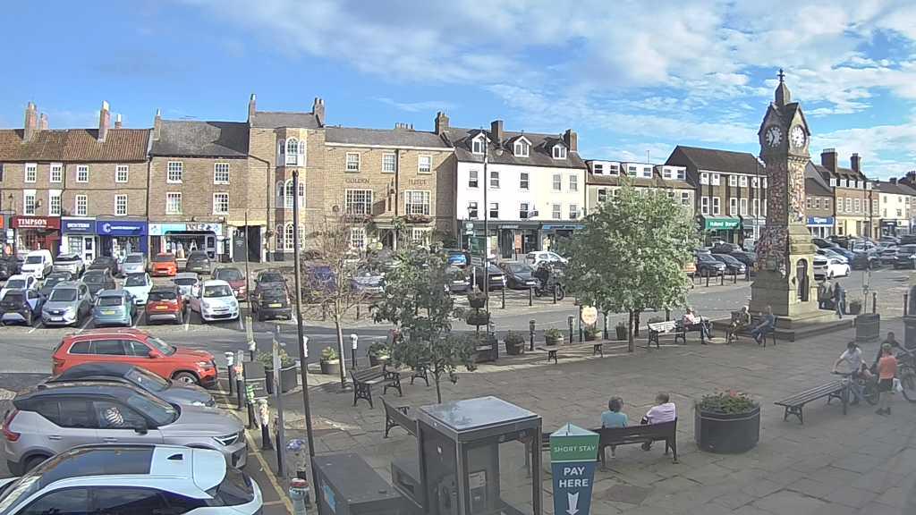 Thirsk webcam overlooking the Market Place