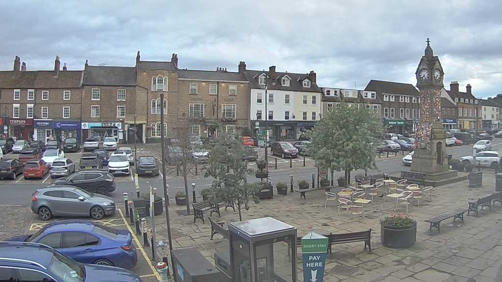 Thirsk webcam overlooking the Market Place