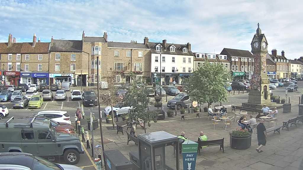 Thirsk webcam overlooking the Market Place