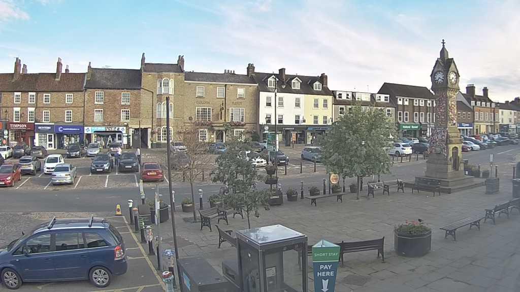 Thirsk webcam overlooking the Market Place