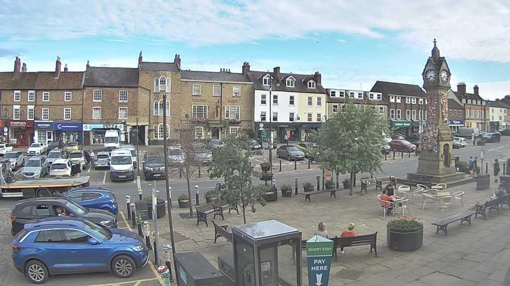 Thirsk webcam overlooking the Market Place