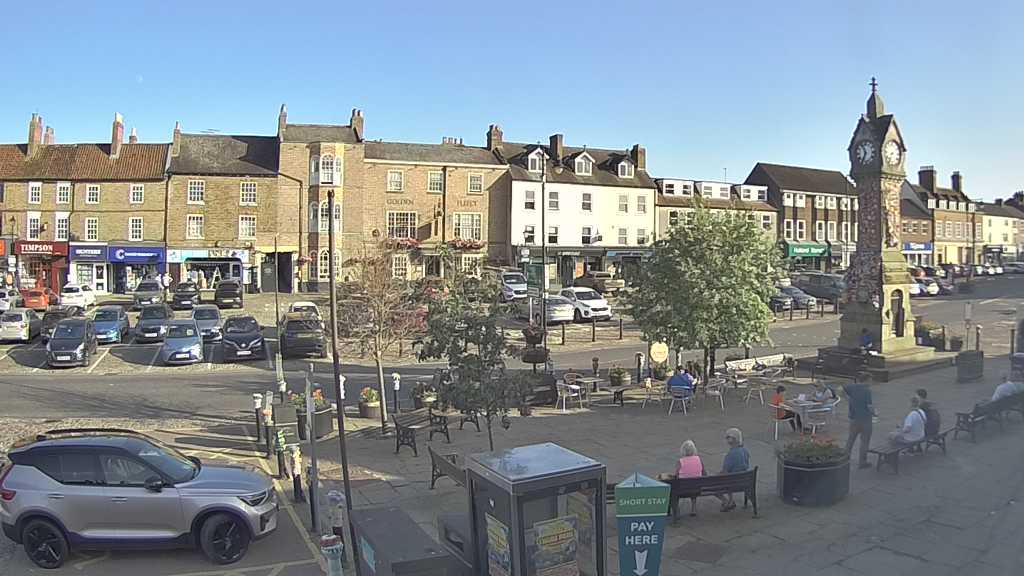 Thirsk webcam overlooking the Market Place