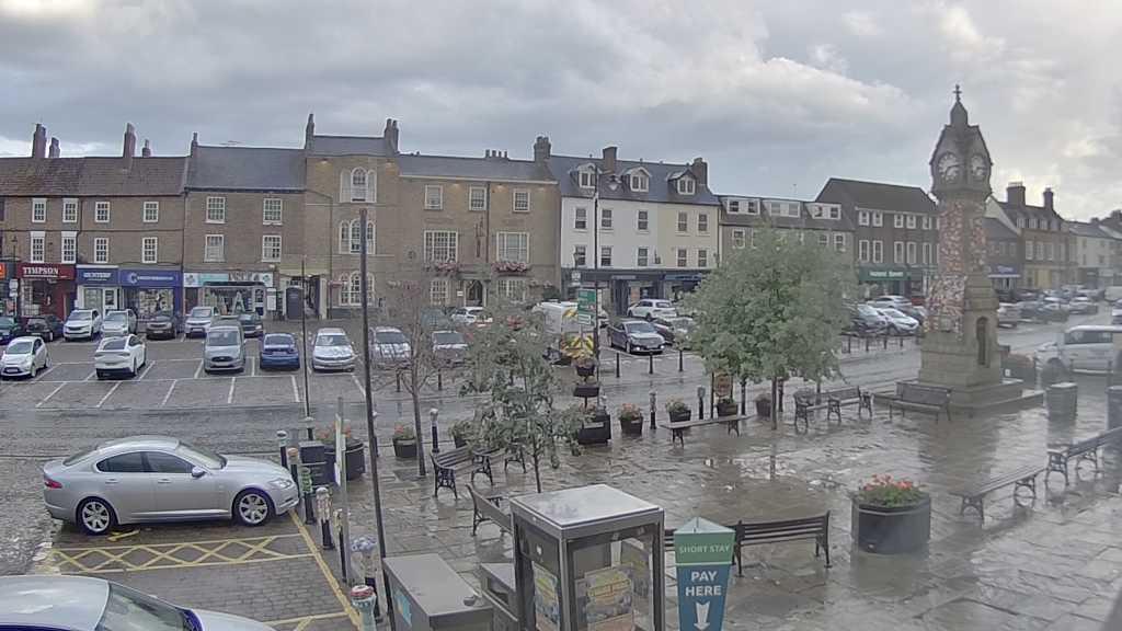 Thirsk webcam overlooking the Market Place