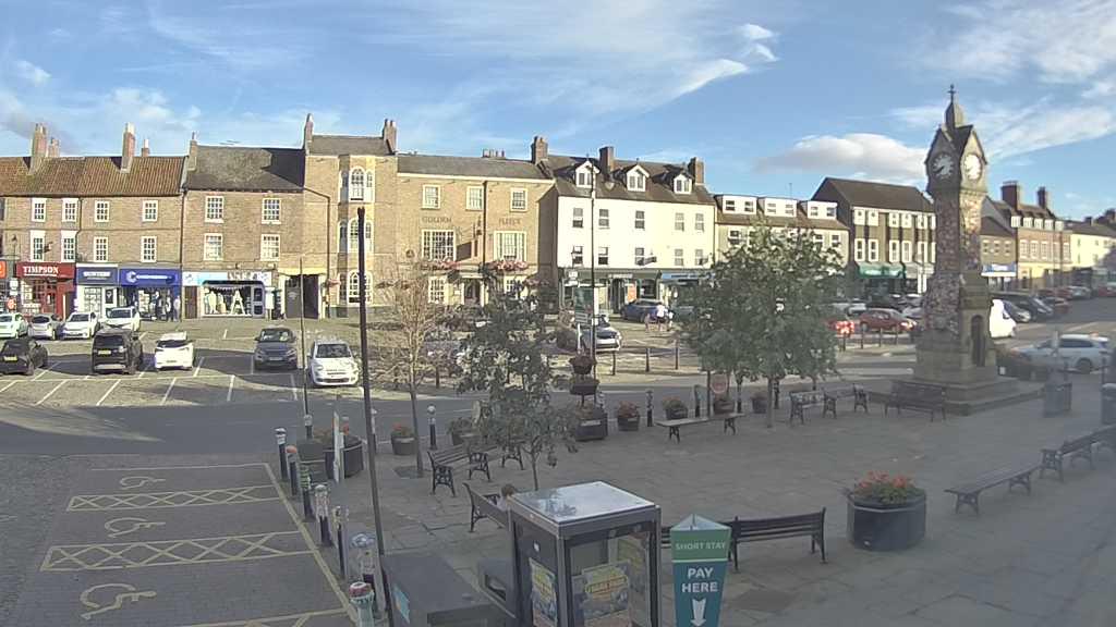 Thirsk webcam overlooking the Market Place