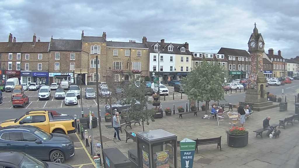 Thirsk webcam overlooking the Market Place