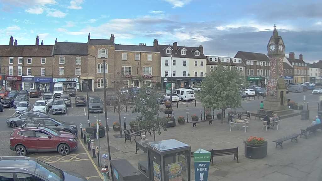 Thirsk webcam overlooking the Market Place