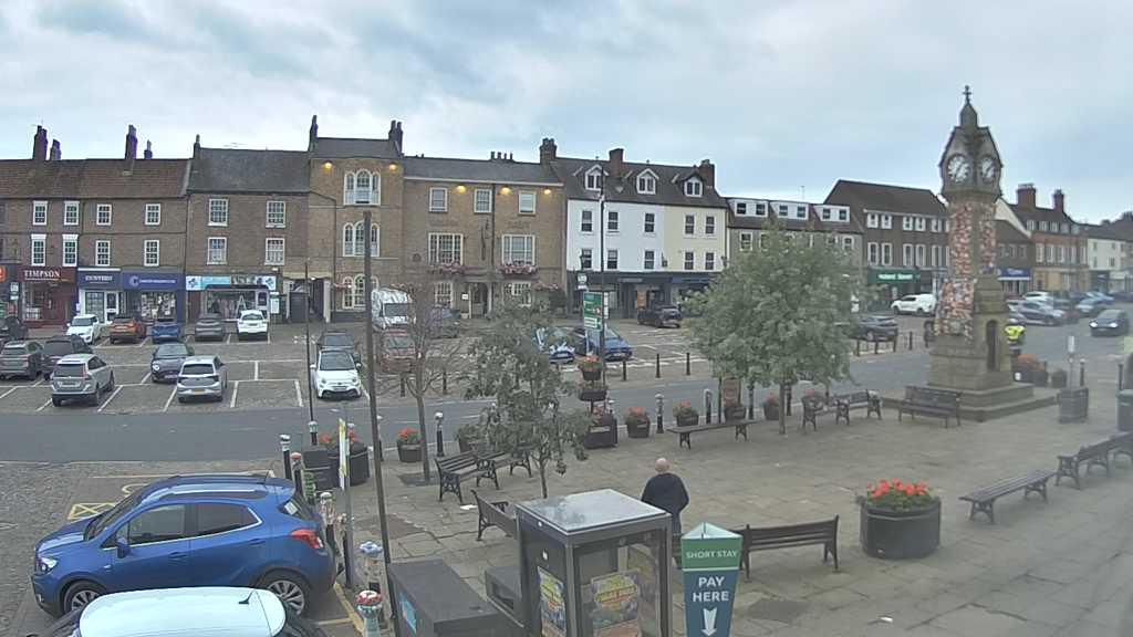 Thirsk webcam overlooking the Market Place
