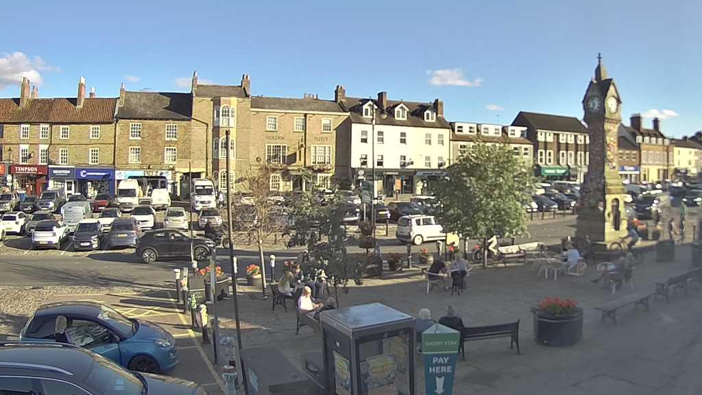 Thirsk webcam overlooking the Market Place