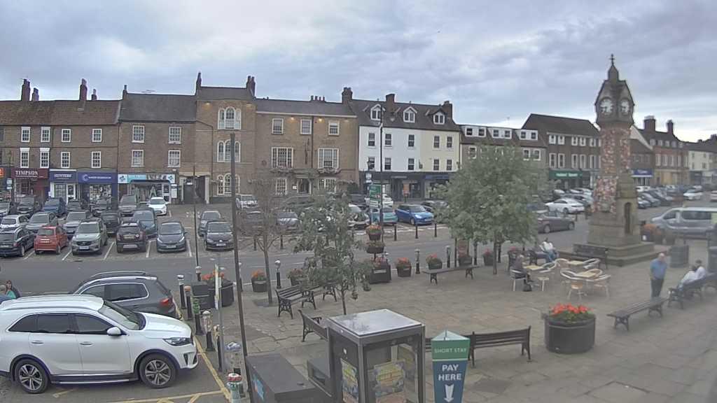 Thirsk webcam overlooking the Market Place