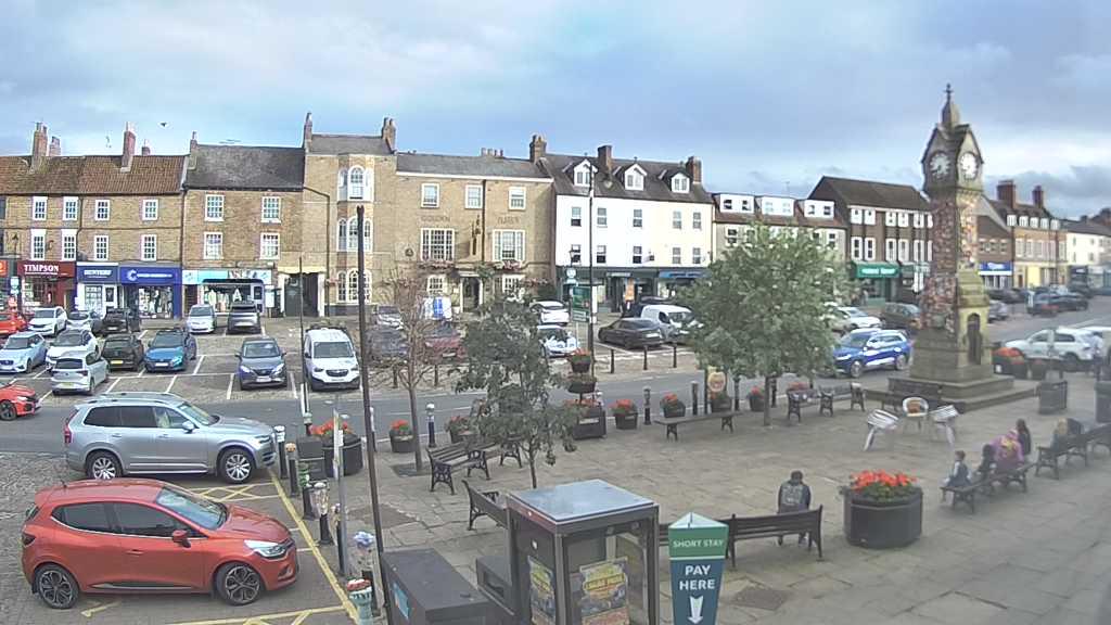 Thirsk webcam overlooking the Market Place
