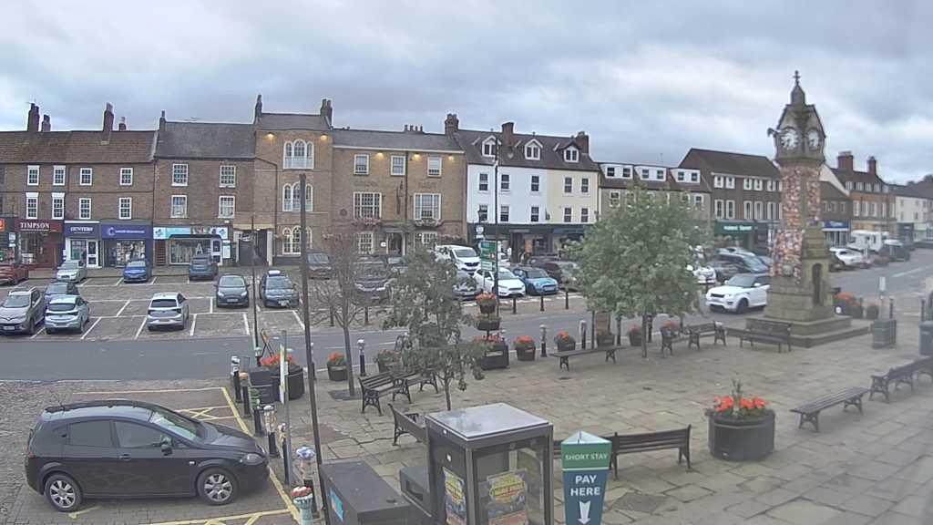 Thirsk webcam overlooking the Market Place