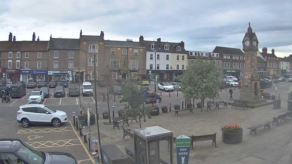Thirsk webcam overlooking the Market Place