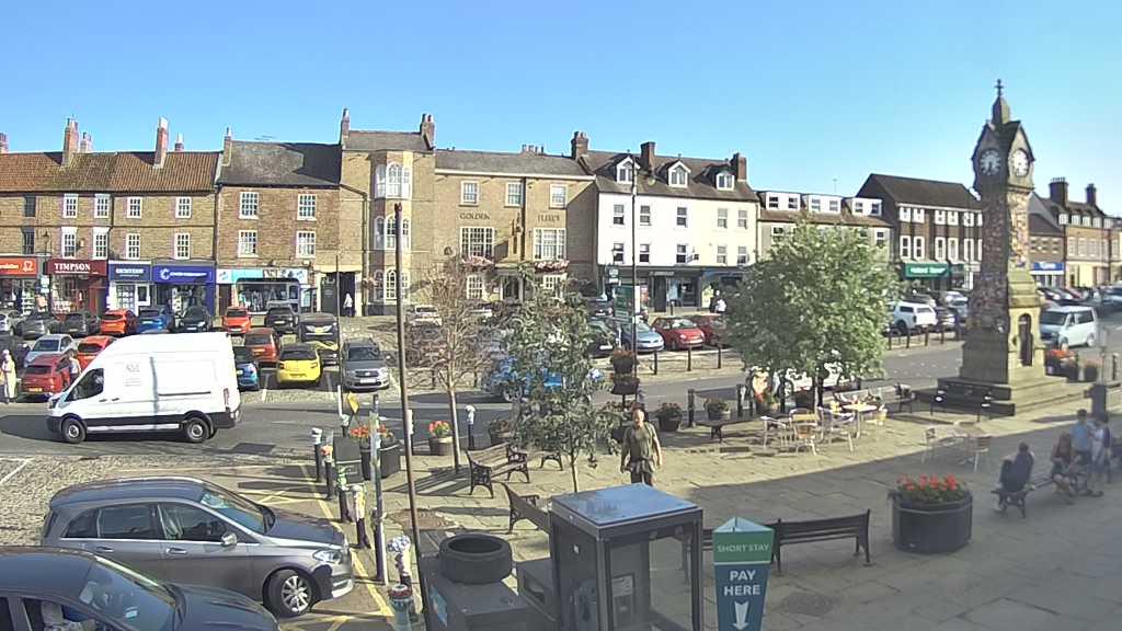 Thirsk webcam overlooking the Market Place