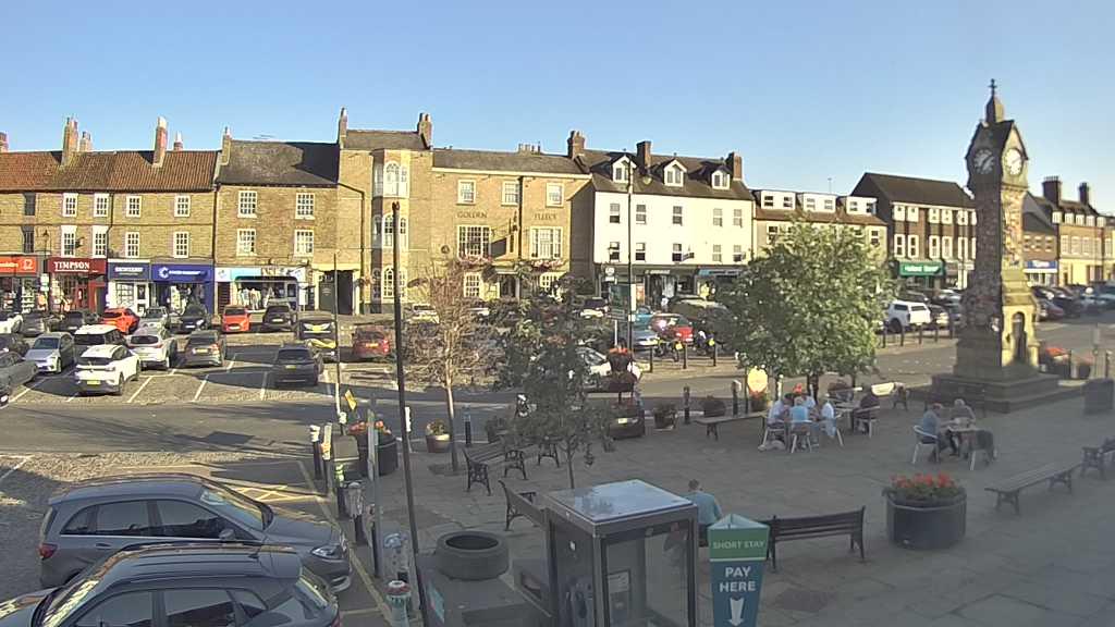 Thirsk webcam overlooking the Market Place
