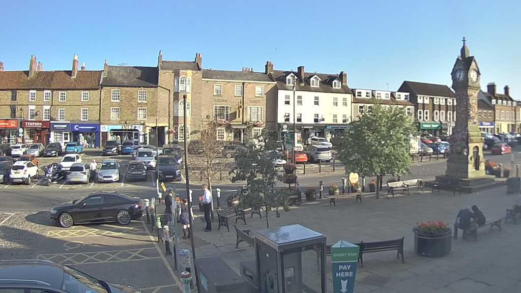 Thirsk webcam overlooking the Market Place