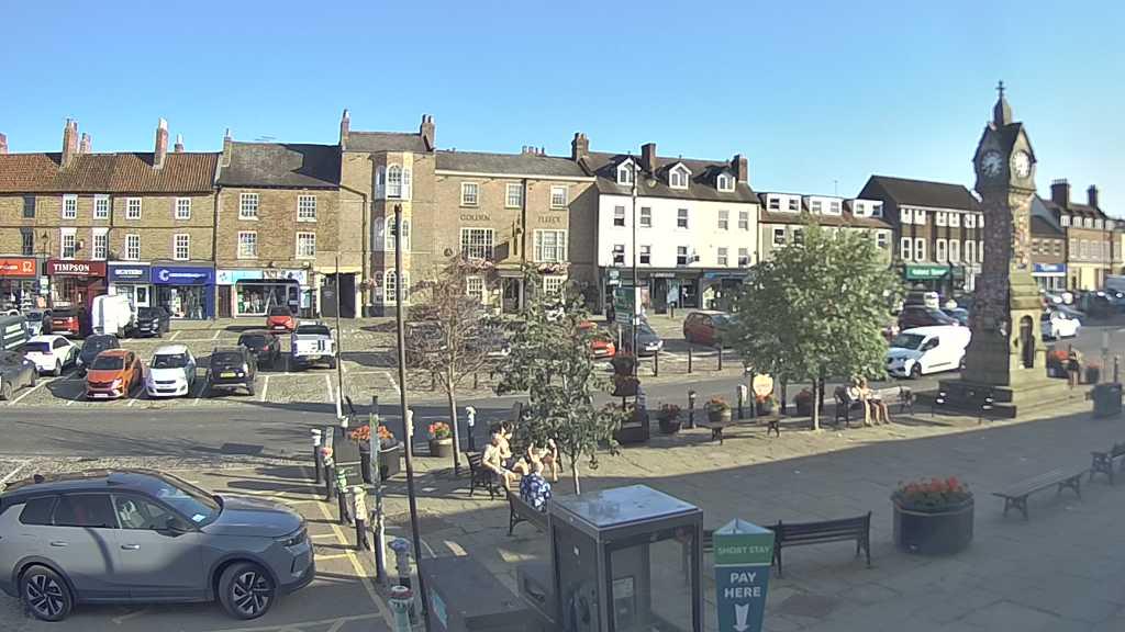 Thirsk webcam overlooking the Market Place