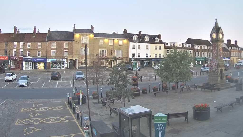 Thirsk webcam overlooking the Market Place