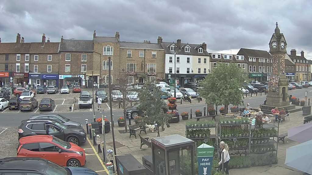 Thirsk webcam overlooking the Market Place