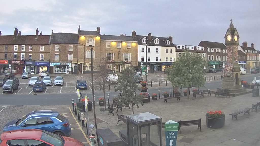 Thirsk webcam overlooking the Market Place