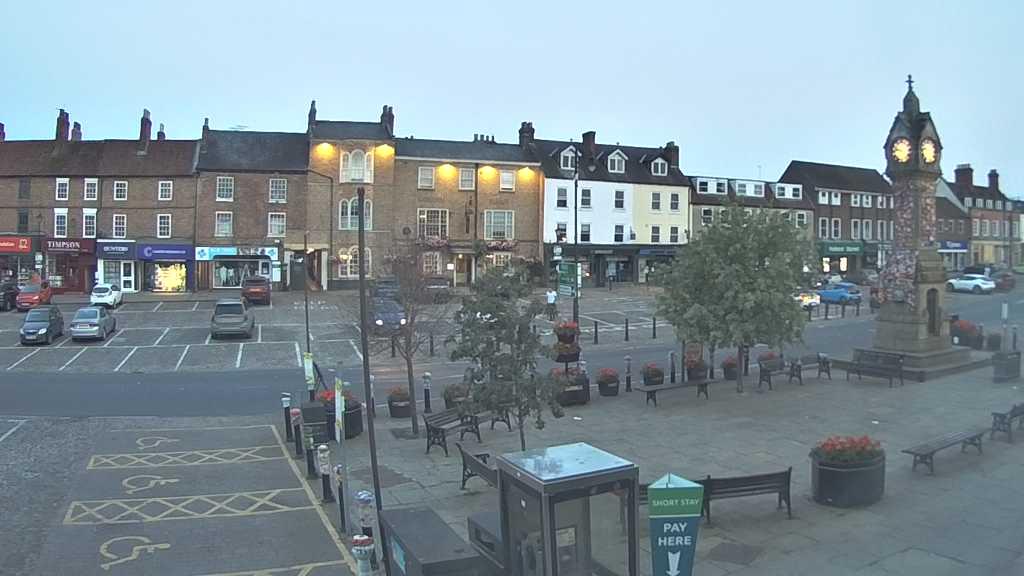 Thirsk webcam overlooking the Market Place