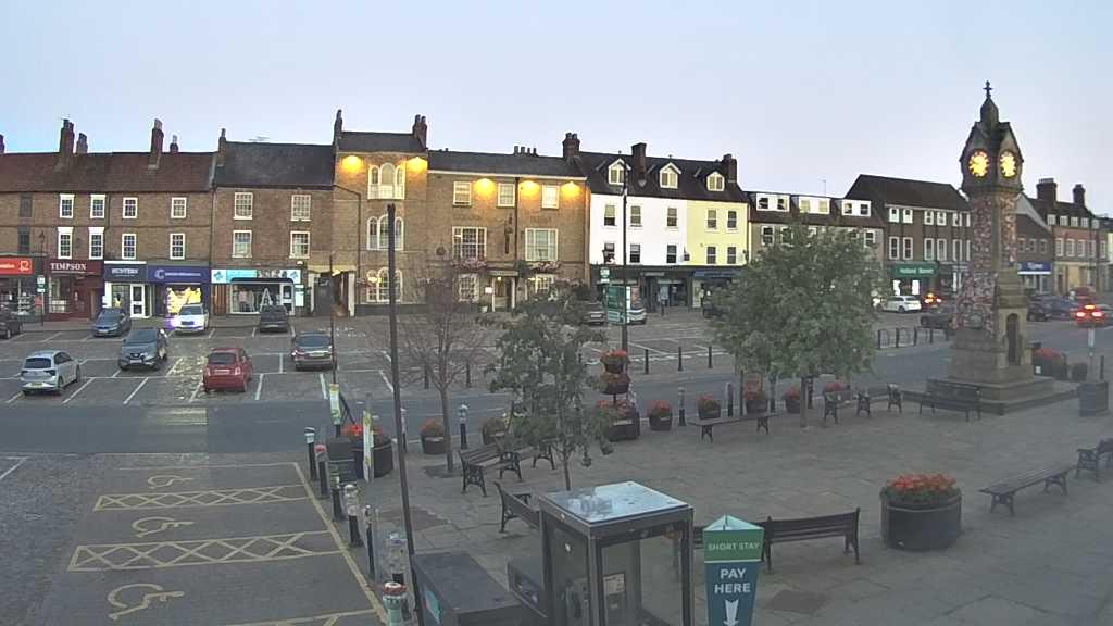 Thirsk webcam overlooking the Market Place