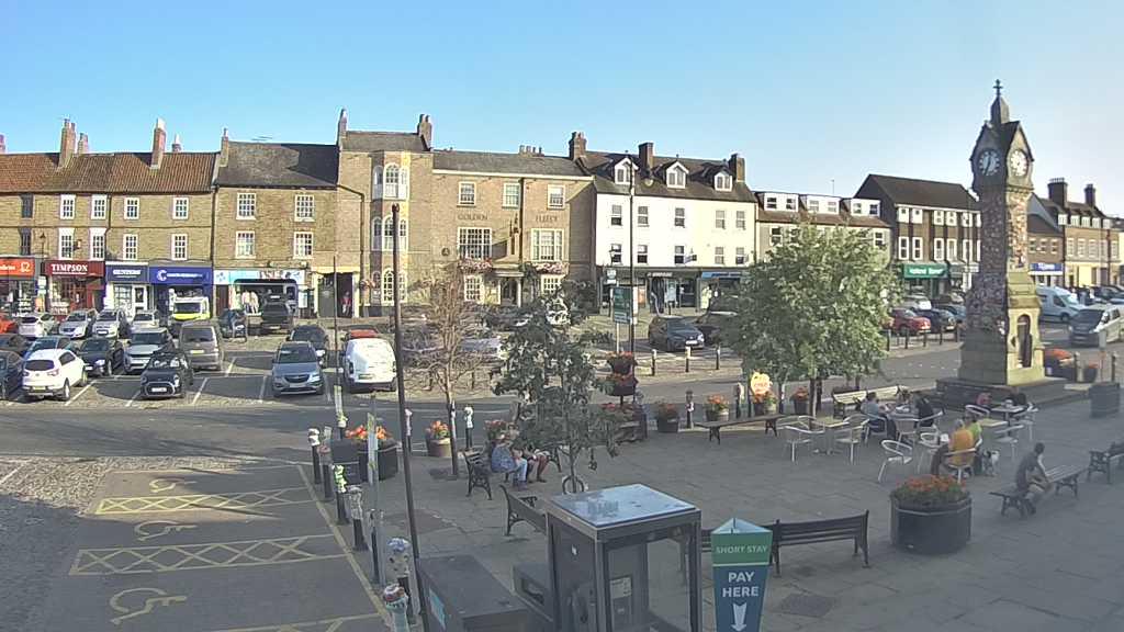 Thirsk webcam overlooking the Market Place