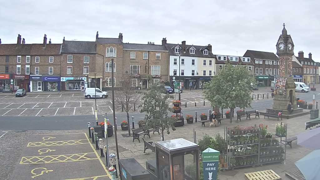 Thirsk webcam overlooking the Market Place